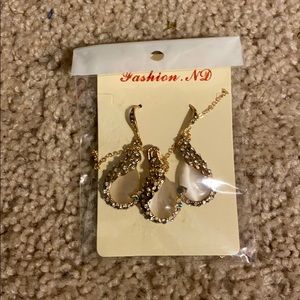 Pearl necklace and earring set